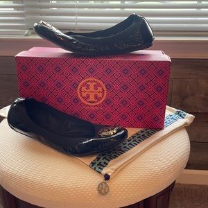 Tory Burch Caroline-Naplak/Elastic Size 9 Color black patent
